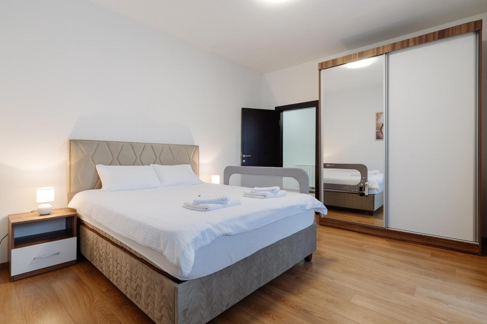 Apartman Square Trg Prijedor Bagian luar foto